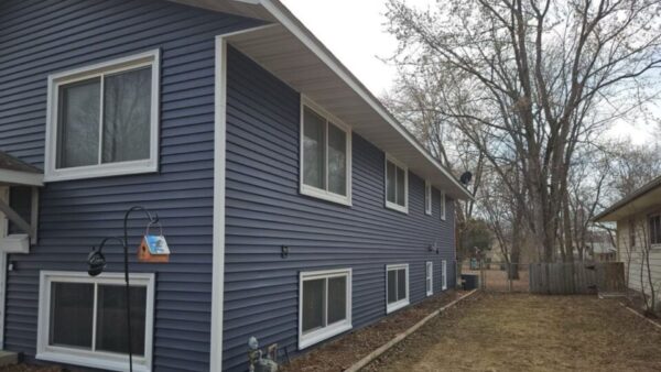 Indigo vinyl siding in Anoka, MN, one of the best siding options for a home in Minnesota's harsh weather.
